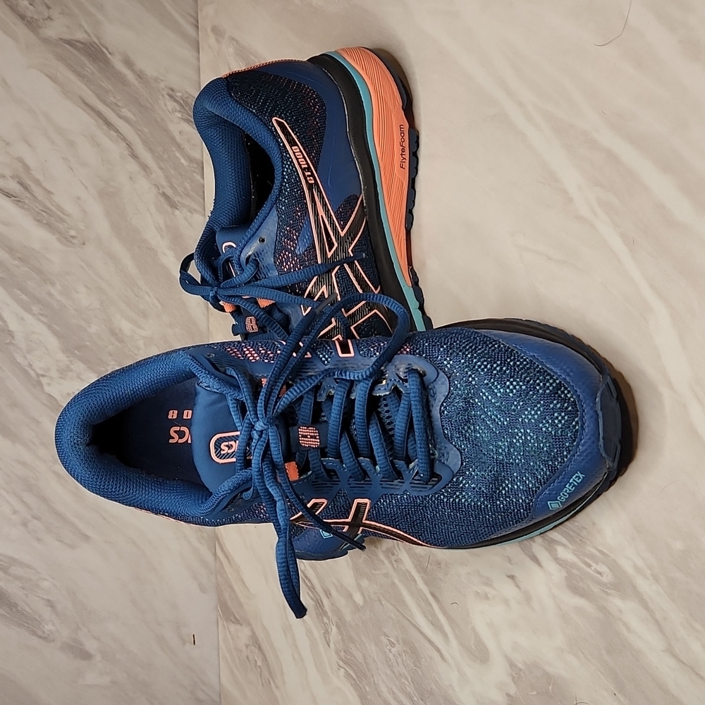 Asics GT 1000 8  women's sz 9